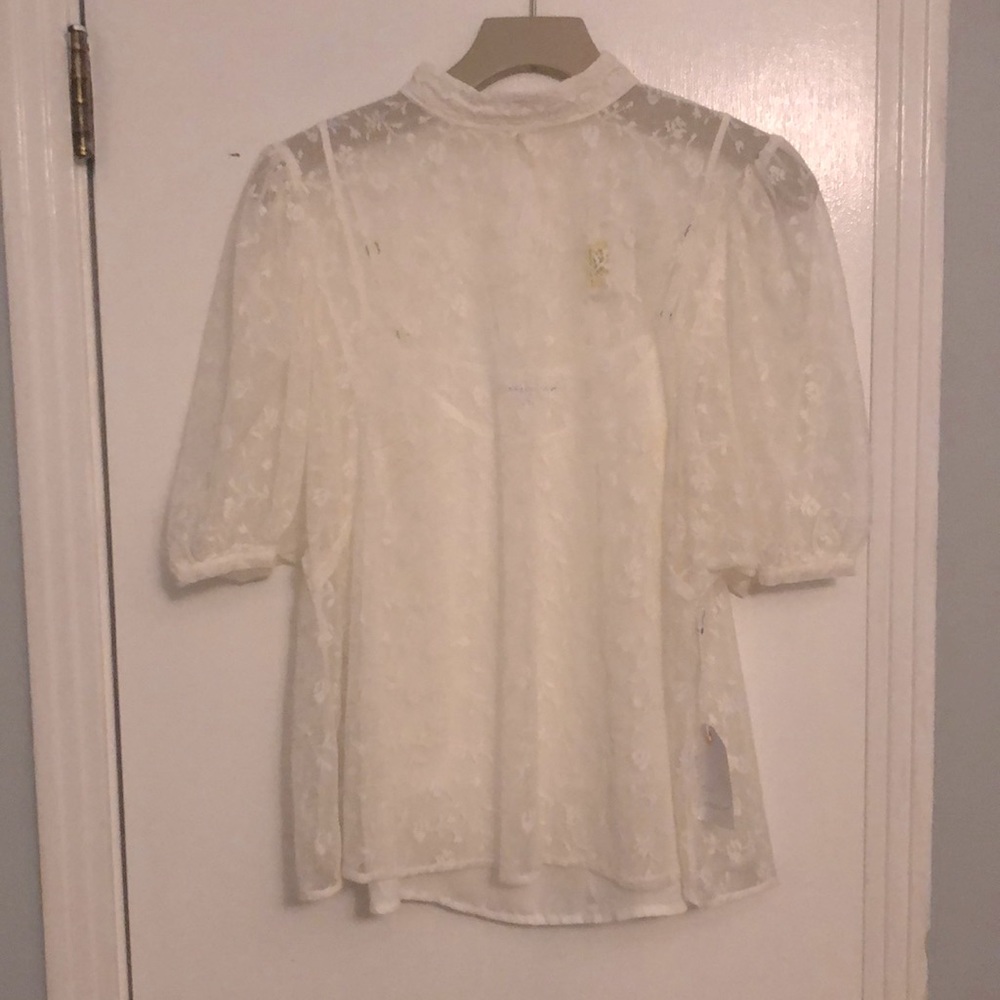 Coco + Jaimeson. Size L. White, lace blouse.